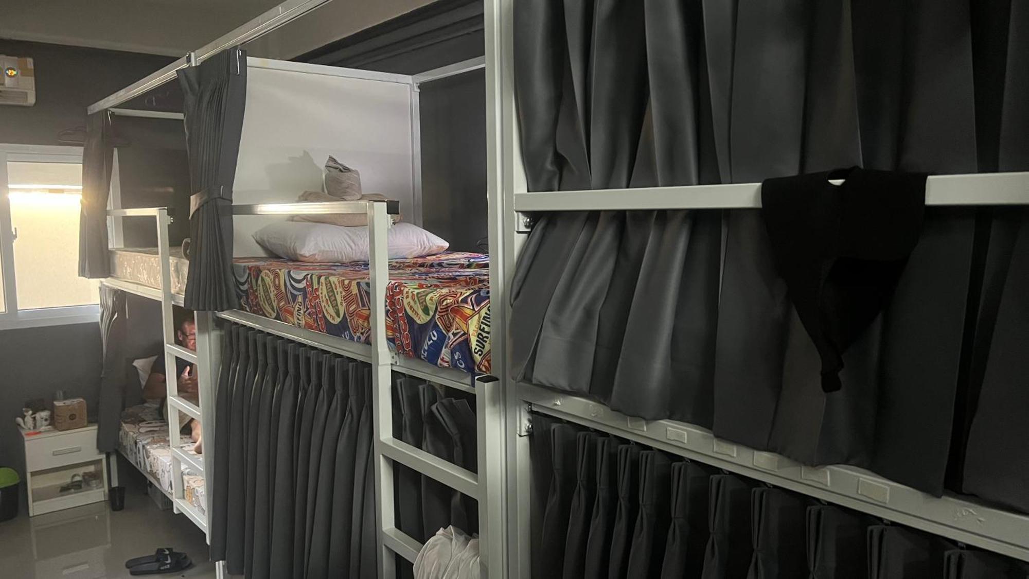 W District Guesthouse Бангкок Экстерьер фото