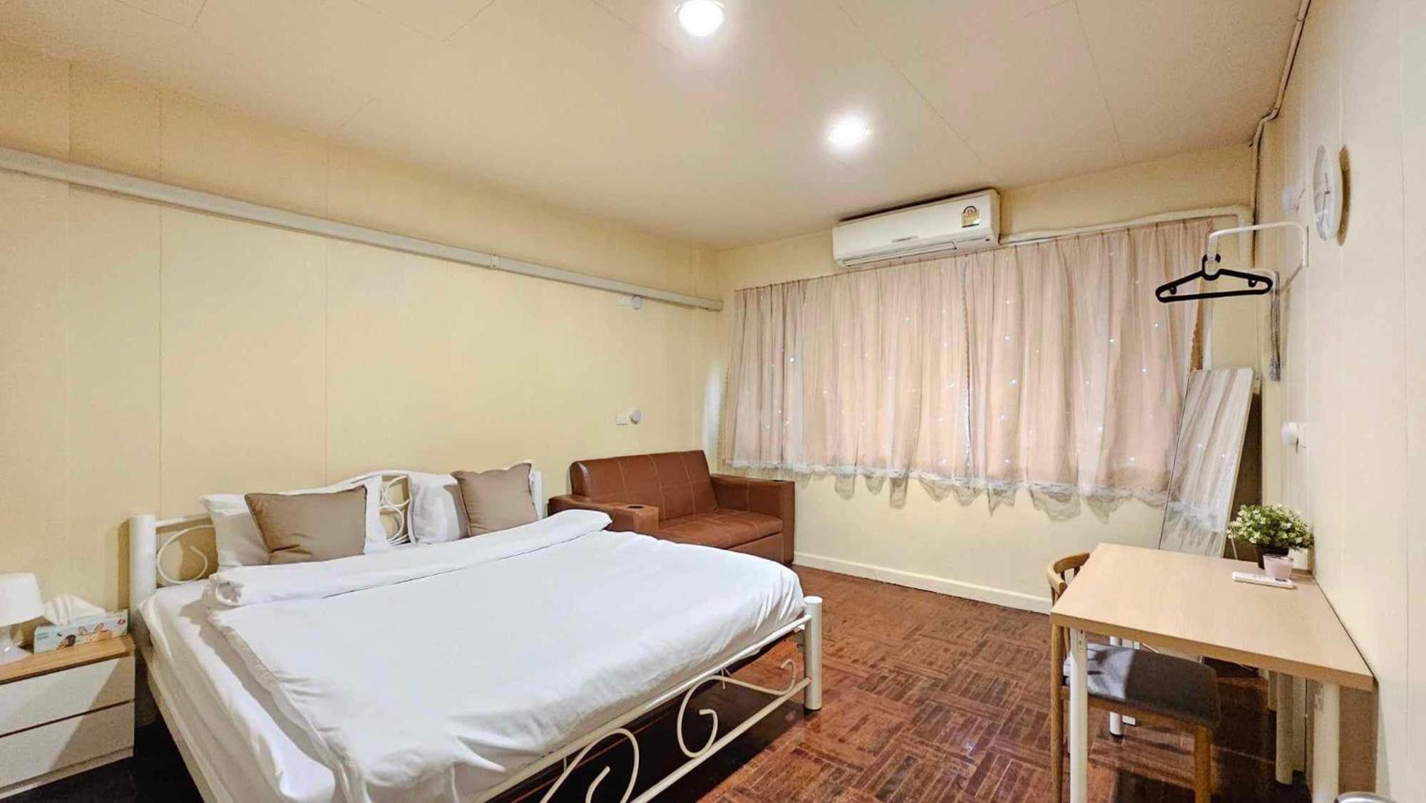 W District Guesthouse Бангкок Экстерьер фото