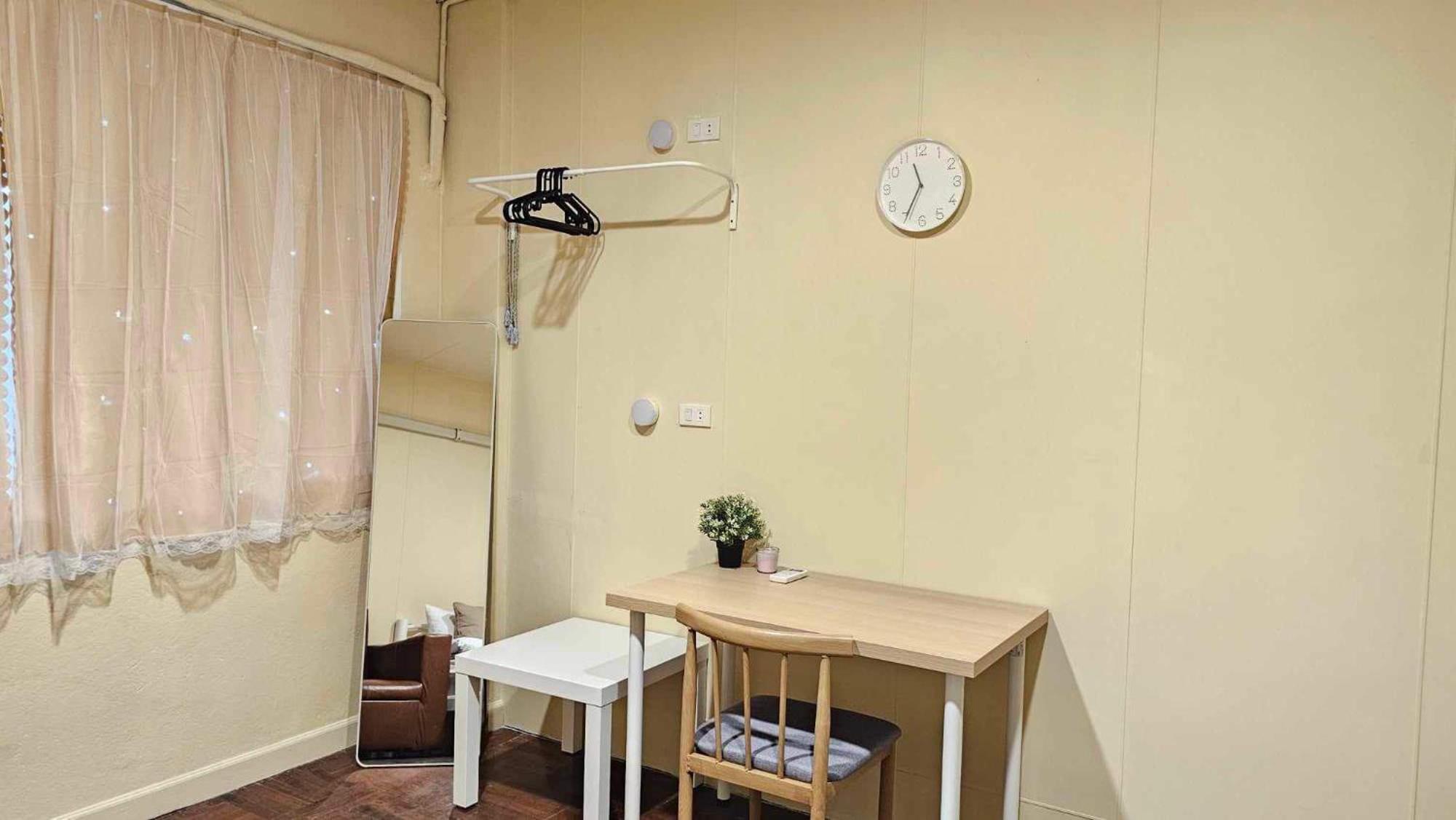 W District Guesthouse Бангкок Экстерьер фото
