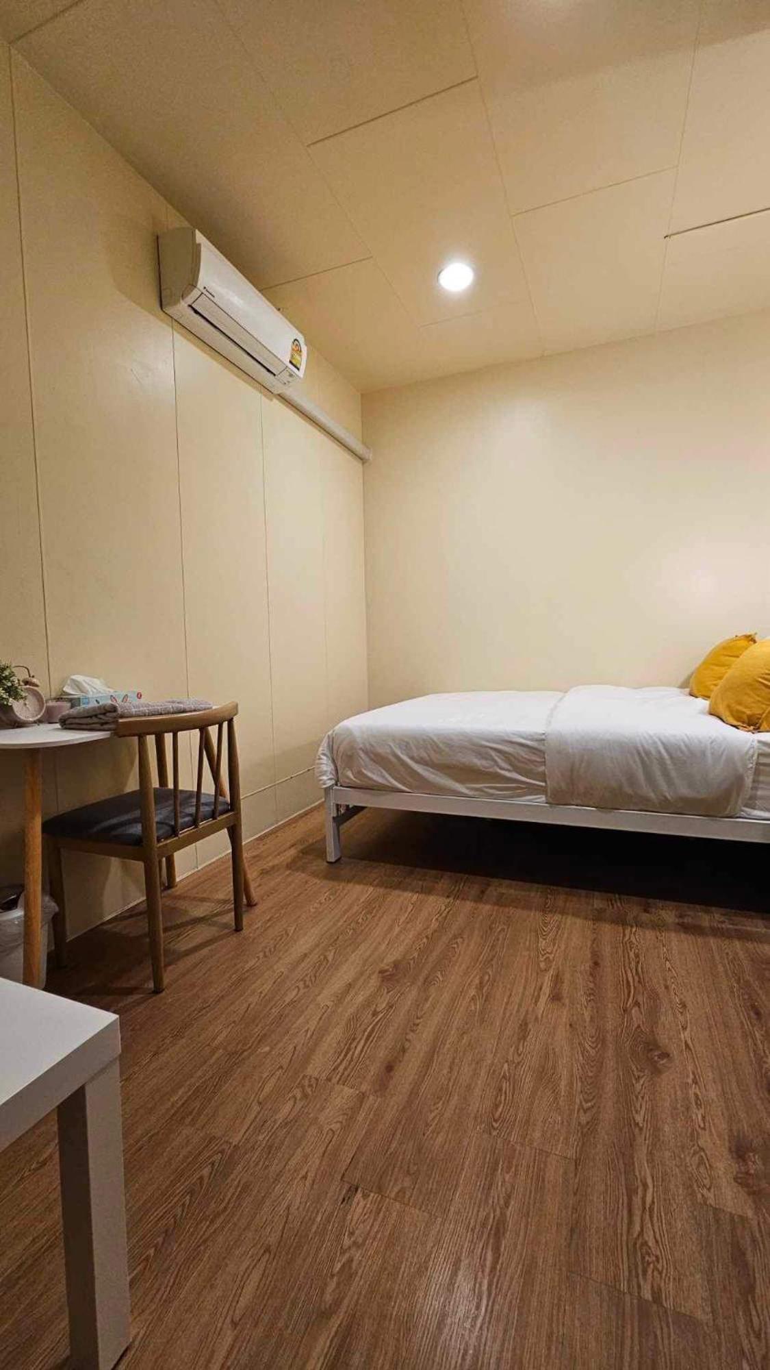 W District Guesthouse Бангкок Экстерьер фото