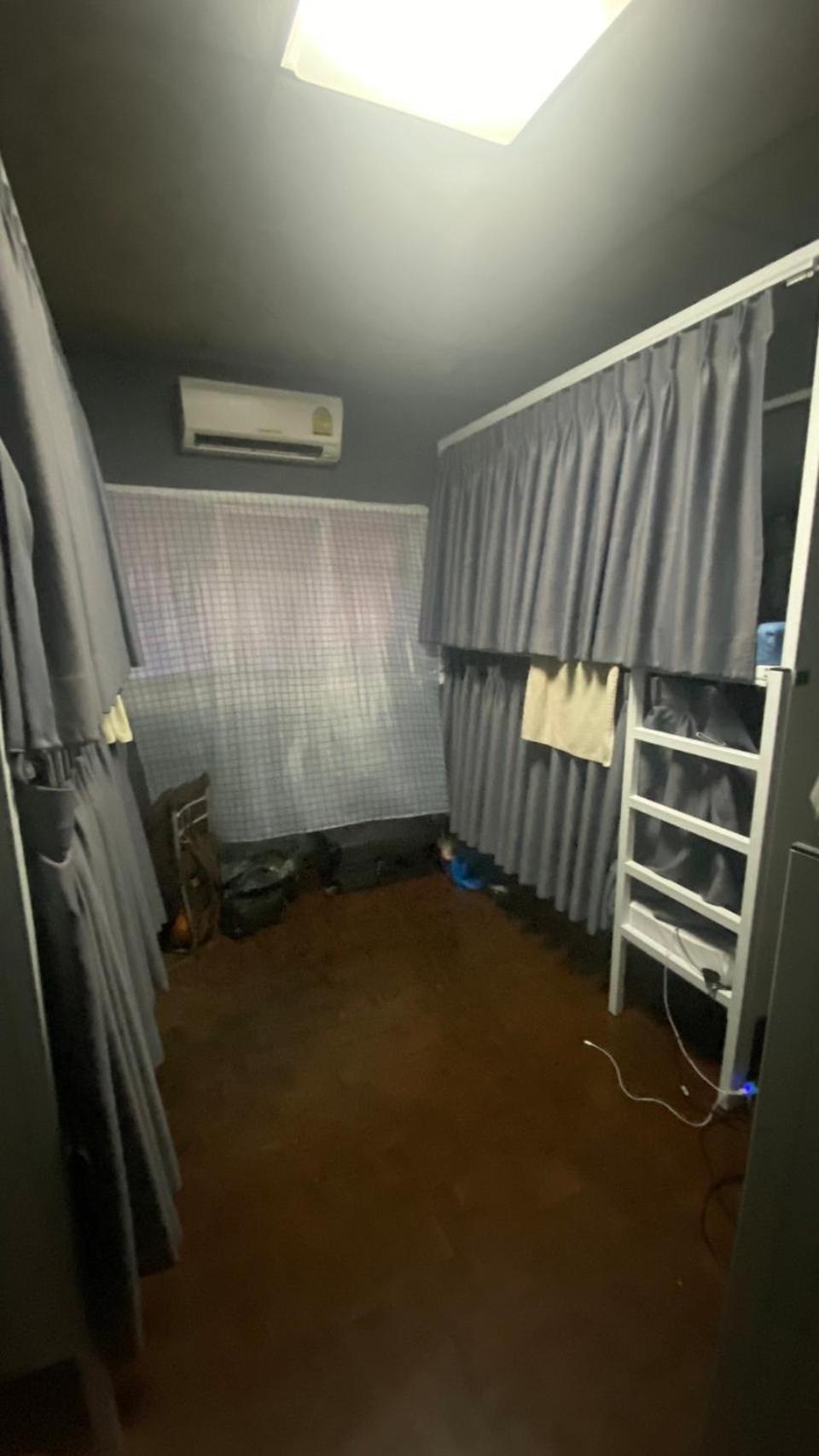 W District Guesthouse Бангкок Экстерьер фото