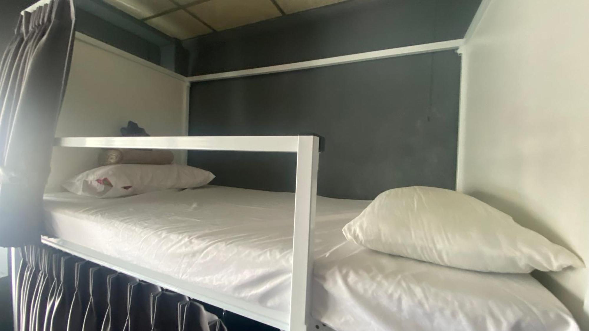 W District Guesthouse Бангкок Экстерьер фото