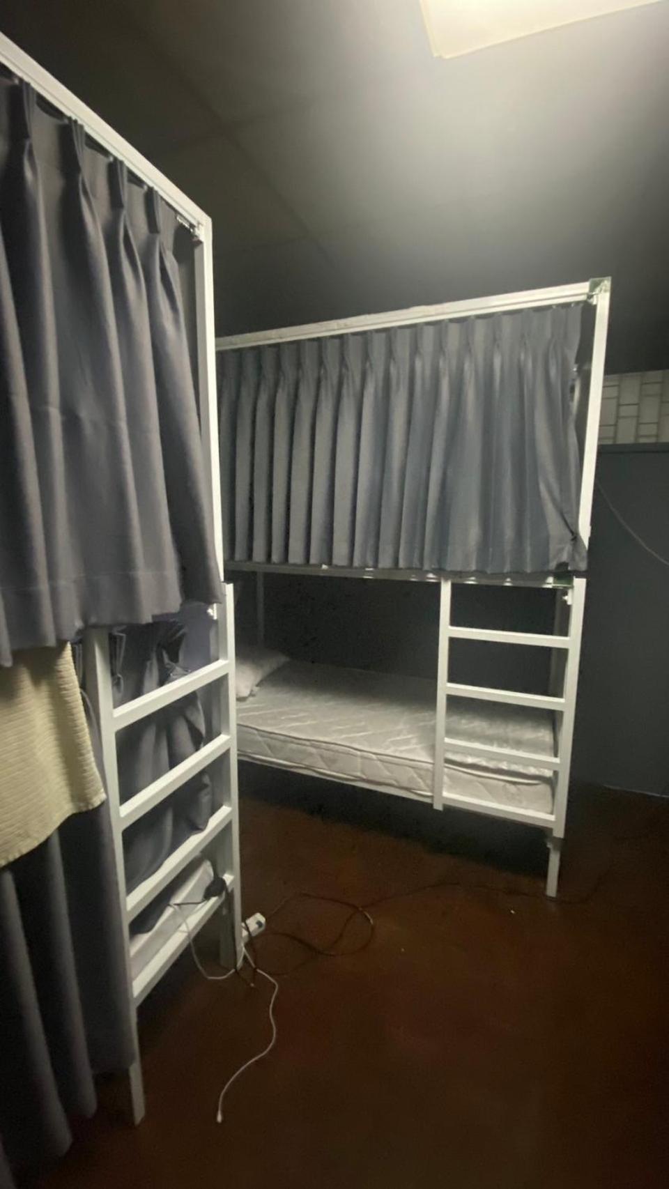 W District Guesthouse Бангкок Экстерьер фото